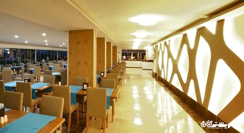 نمای کلی رستوران سرپوشیده هتل